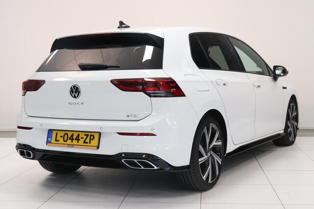 Volkswagen GOLF 1.5 eTSI R-Line | Camera | Adaptieve Cruise | IQ LIGHT | Winter pakket |