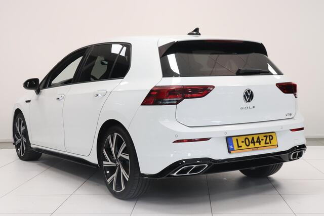 Volkswagen GOLF 1.5 eTSI R-Line | Camera | Adaptieve Cruise | IQ LIGHT | Winter pakket |