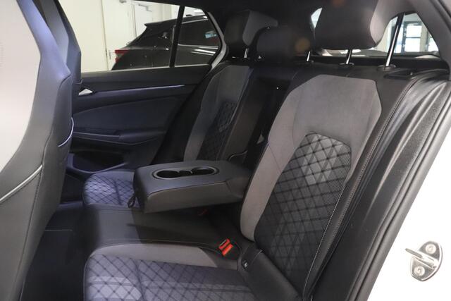 Volkswagen GOLF 1.5 eTSI R-Line | Camera | Adaptieve Cruise | IQ LIGHT | Winter pakket |
