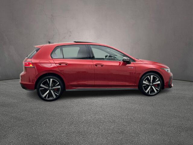 Volkswagen GOLF GTE 1.5 TSI eHybrid 272pk DSG Automaat Trekhaak, Lederen bekleding, Panoramadak, 360 camera, LED matrix koplampen, Black style, Adaptive cruise control