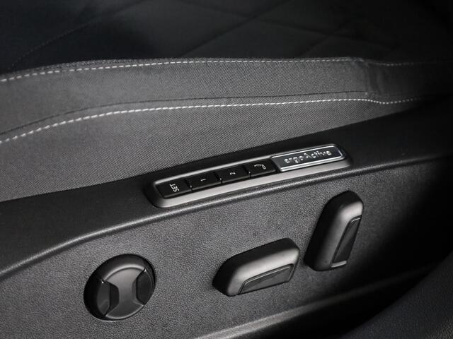 Volkswagen GOLF 1.5 eTSI Style 130 PK | Automaat | Digitaal dashboard | Sportstoelen | Navigatie