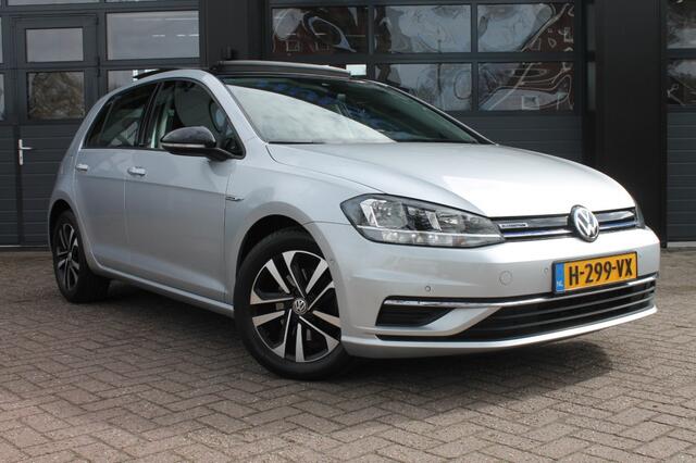 Volkswagen GOLF 1.5 TSI CL BNS IQ-Drive / Panorama dak / Digitaal dashboard / Camera