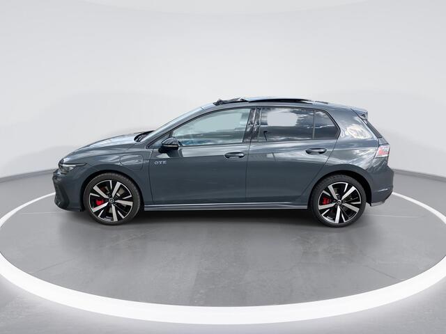 Volkswagen GOLF 1.5eHybrid 200kW/272PK GTE Black Style · Panoramadak · Apple/Android Car Play · Stoelverwarming · Alcantara/Stof · Garantie t/m 22-06-2030 of 100000km.