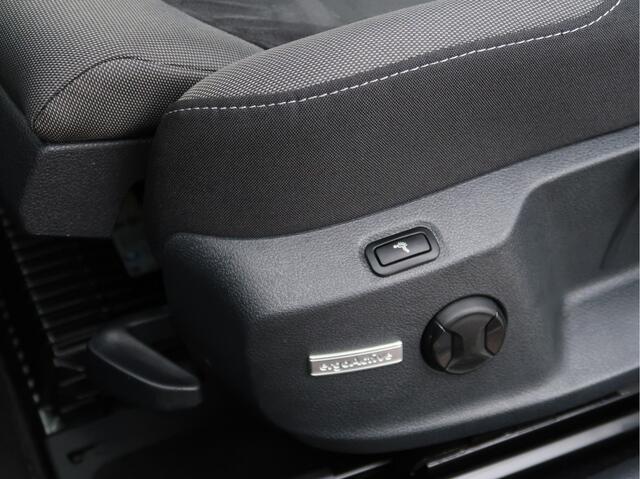 Volkswagen GOLF 1.5 TSI Comfortline Business | Comf Stoel | Camera | Dodehoek Detector | Massage |