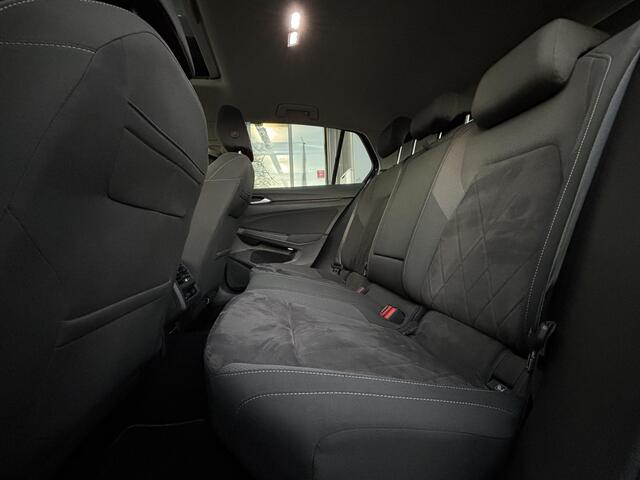 Volkswagen GOLF 1.4 eHybrid Style Memory Seats | Panoramadak