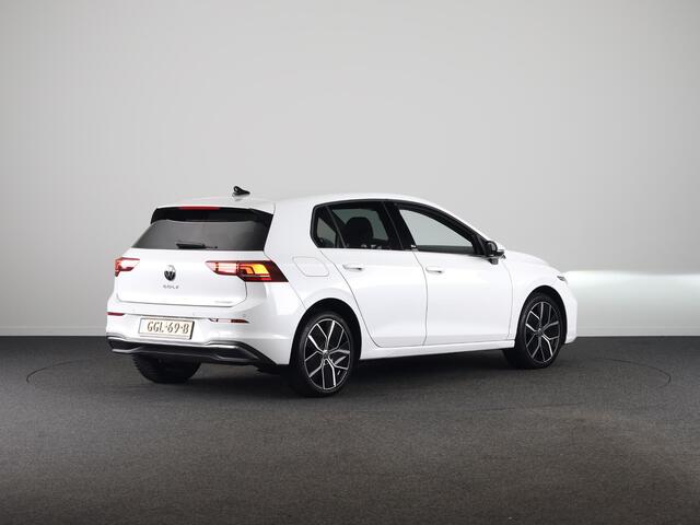 Volkswagen GOLF 1.5 eHybrid 50 Edition 204 PK | Automaat (DSG) | Navigatie | Camera | 18 Inch | Verlengde garantie