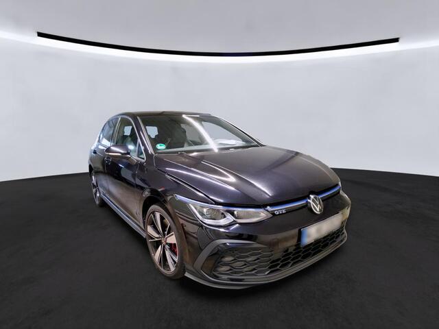 Volkswagen GOLF GTE 1.4 eHybrid 245PK | Vol Leer | Stoel Ventilatie | IQ Light Matrix LED | Memory | Klasse 3 | 18"Inch | Getint Glas |