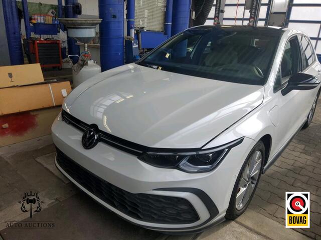Volkswagen GOLF GTE 245PK | Full Options | Panodak | Leer | Head-up | IQ Light | Keyless | Camera | DCC | Black Style | Memory | | Stoel Ventilatie | 18"Inch |