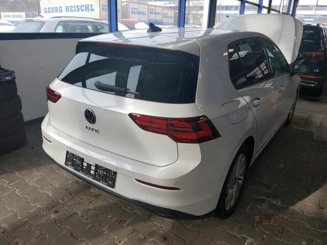Volkswagen GOLF GTE 245PK | Full Options | Panodak | Leer | Head-up | IQ Light | Keyless | Camera | DCC | Black Style | Memory | | Stoel Ventilatie | 18"Inch |