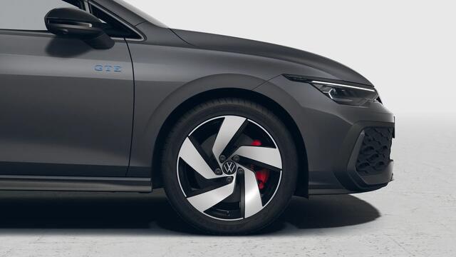 Volkswagen GOLF 1.5 eHybrid 272 6DSG GTE | 'App-Connect' draadloze smartphone integratie | Achterbank in ongelijke delen neerklapbaar incl. middenarmsteun en doorlaadmogelijkheid | Afstandscontrolesysteem (Front Assist)