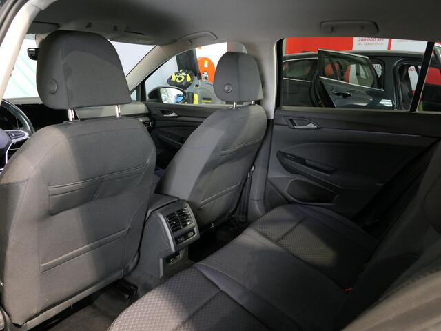 Volkswagen GOLF 1.5 TSI Style - Stoel+ stuurverwarming - Trekhaak - Navi - Apple carplay/ Android auto