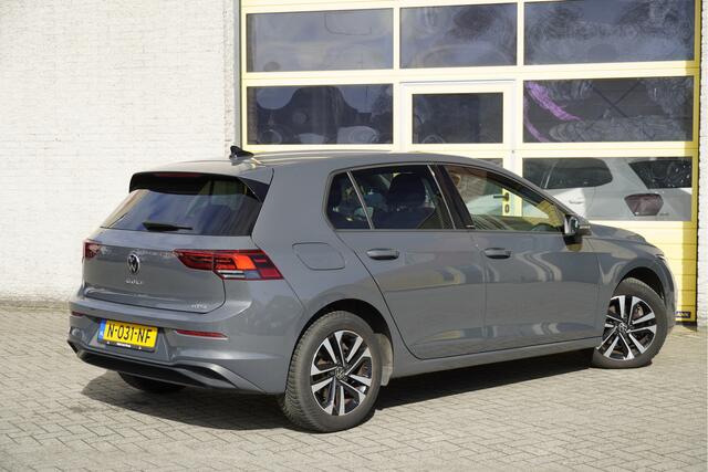 Volkswagen GOLF 1.0 eTSI Automaat! 5drs Life Business BJ2021 Lmv 16" | Led V+A | Pdc | Achteruitrijcamera | App-Connect | Navi | Virtual cockpit | Dashboard verlichting | Climate control | Cruise control | Verwarmd stuur | Verwarmde voorstoelen | Extra getint glas