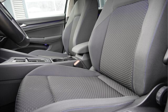Volkswagen GOLF 1.0 eTSI Automaat! 5drs Life Business BJ2021 Lmv 16" | Led V+A | Pdc | Achteruitrijcamera | App-Connect | Navi | Virtual cockpit | Dashboard verlichting | Climate control | Cruise control | Verwarmd stuur | Verwarmde voorstoelen | Extra getint glas