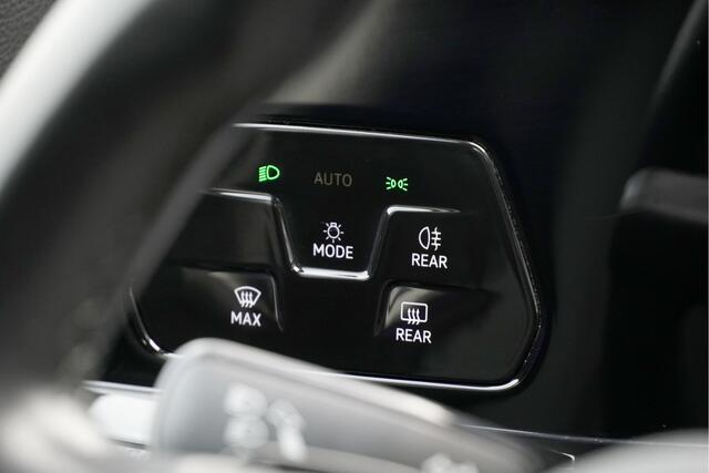 Volkswagen GOLF 1.0 eTSI Automaat! 5drs Life Business BJ2021 Lmv 16" | Led V+A | Pdc | Achteruitrijcamera | App-Connect | Navi | Virtual cockpit | Dashboard verlichting | Climate control | Cruise control | Verwarmd stuur | Verwarmde voorstoelen | Extra getint glas