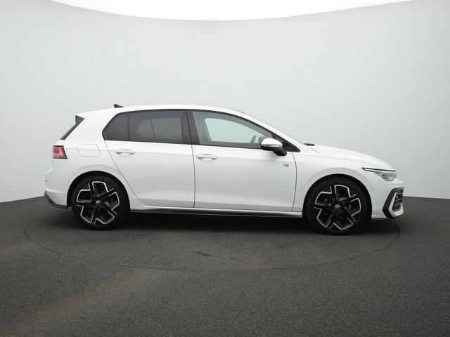 Volkswagen GOLF 1.5 eTSI 150 pk DSG R-Line | IQ Light | Achteruitrijcamera | Adaptive Cruise | Stuur-/stoelverwarming | Sportonderstel