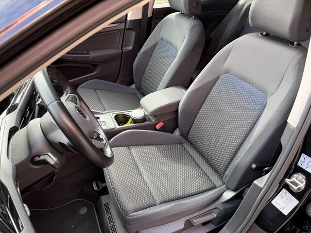 Volkswagen GOLF 1.5 eTSI 150pk Pano Navi ACC IQ Light Sfeerverlichting