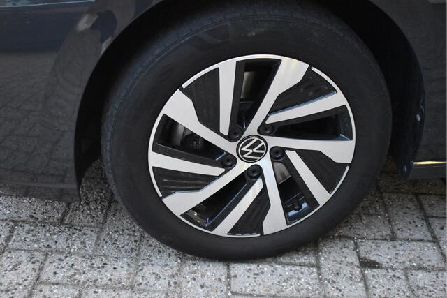 Volkswagen GOLF 1.4 eHybrid Style, BOEKJES,NAP EN ONDERHOUDSHISTORIE
