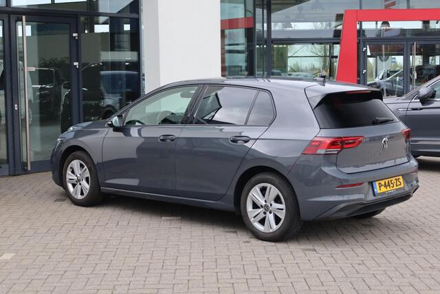 Volkswagen GOLF 1.0 TSI Life Privacy glas, Ergo stoelen achteruitrijcamera (rear view), 3-zone climatronic, sfeerverlichting