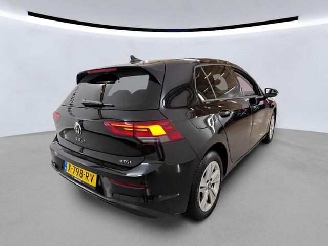 Volkswagen GOLF 1.0 eTSI DSG Life Business / Navigatie / PDC / Geheugen stoelen / Getint glas / 16'' LMV