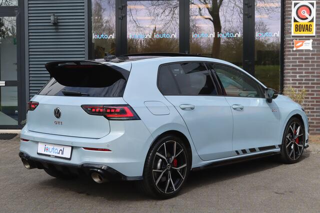 Volkswagen GOLF 2.0 TSI GTI 301PK Clubsport Akrapovic/Pano/Blackstyle/IQ.Light/Camera/Headup/19"