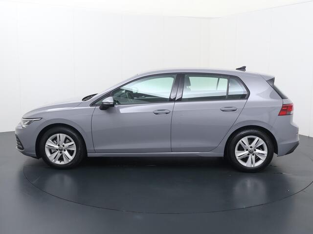 Volkswagen GOLF 1.0 TSI Life | 110 PK | Achteruitrijcamera | Navigatiesysteem | Adaptive cruise control |