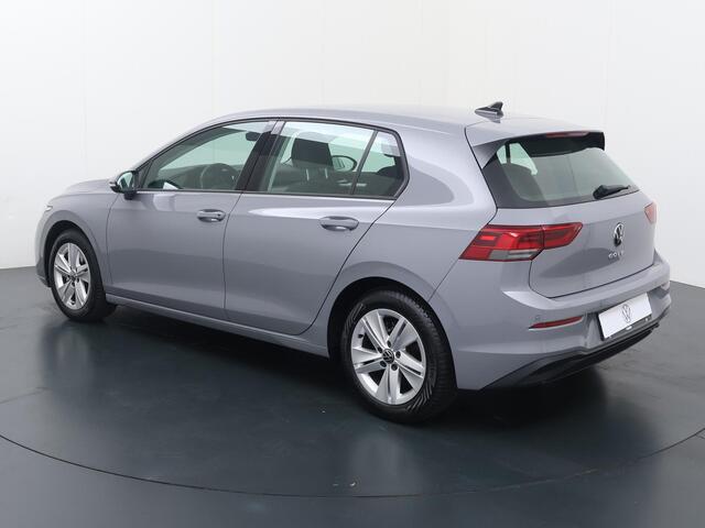 Volkswagen GOLF 1.0 TSI Life | 110 PK | Achteruitrijcamera | Navigatiesysteem | Adaptive cruise control |