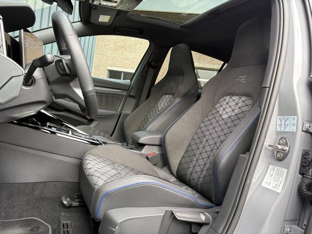 Volkswagen GOLF 1.5 eTSI R-Line Edition | Panodak | IQ Light | Trekhaak wegkl. | Harman/Kardon | Head Up | Prijs Rijklaar!!