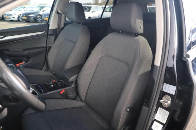Volkswagen GOLF Variant 1.0 eTSI Life Automaat Virtual Cockpit Navigatie Draadloos Carplay Android Stuur & Stoelverwarming