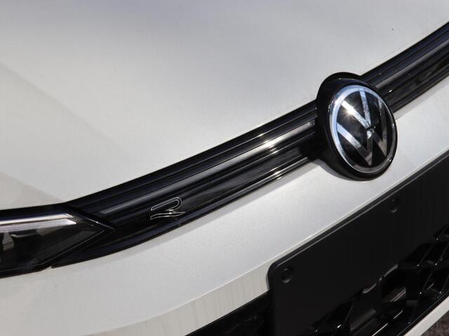 Volkswagen GOLF Variant R-Line-Edition 1.5 eTSI 85 kW / 116 pk DSG | Panoramadak | Black Style | Assistance plus pakket |