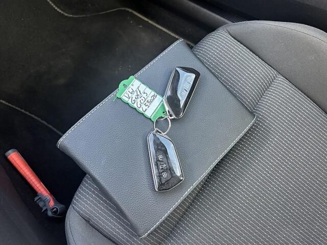 Volkswagen GOLF Variant 1.0 TSI 110pk ecc,pdc,trekhaak,carplay,cruise