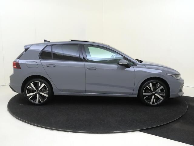 Volkswagen GOLF Life Edition eHybrid | 'App-Connect' draadloze smartphone integratie | Achterbank in ongelijke delen neerklapbaar incl. middenarmsteun en doorlaadmogelijkheid | Afstandscontrolesysteem (Front Assist)