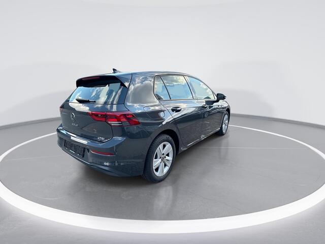 Volkswagen GOLF 1.0 eTSI 110pk DSG Life · Camera · Dodehoeksensor · Adaptive Cruise Control · Apple/Android Car Play · Sfeerverlichting · Navigatie · Elek. Inklapbare Spiegels ·