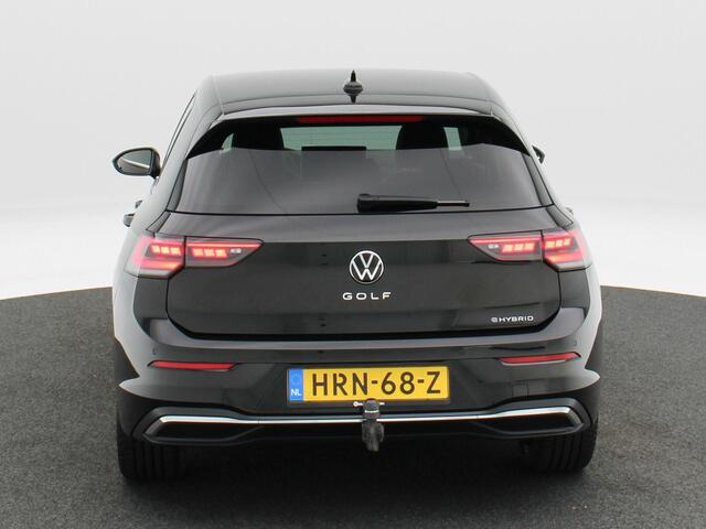 Volkswagen GOLF 1.5 eHybrid 204 Pk Automaat Style Edition | Stoelverwarming | Camera | Trekhaak | Full LED | Navigatie | Carplay | 18 Inch | 27.493 Km !!