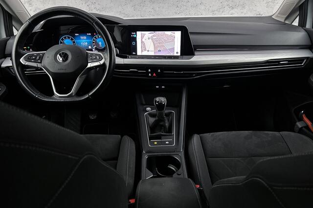 Volkswagen GOLF 1.5 TSI Life Business | Trekhaak | LED | Adaptieve cruise control | Camera