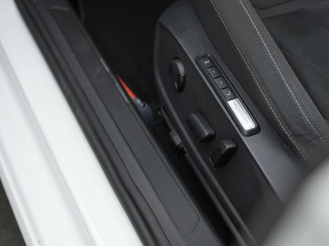 Volkswagen GOLF 1.4 eHybrid 204 pk Style | Panoramadak | Geheugen-/massagestoel | Adaptive Cruise | Navigatie | Side Assist