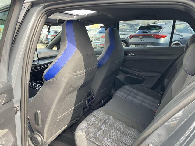 Volkswagen GOLF 1.5eHybrid 200kW/272PK GTE Black Style · Panoramadak · Apple/Android Car Play · Stoelverwarming · Alcantara/Stof · Garantie t/m 22-06-2030 of 100000km.