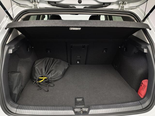 Volkswagen GOLF 1.4 eHybrid Style | Achteruitrijcamera | Stoelverwarming | Navigatie | Adaptive Cruise Control |