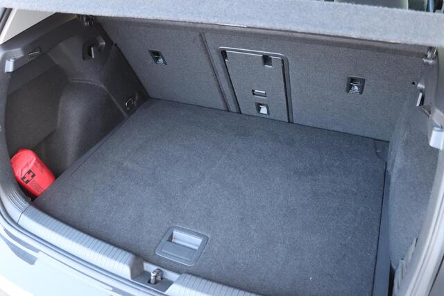 Volkswagen GOLF 1.0 eTSI Life 110pk | Carplay | Adaptive