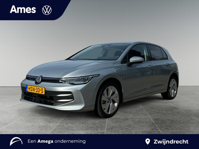 Volkswagen GOLF 1.5 eHybrid Life Edition Achteruitrijcamera | Parkeersensoren voor en achter | Stoelverwarming