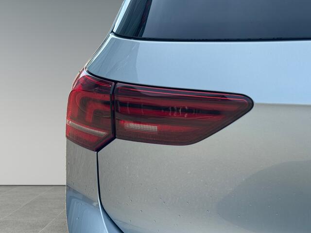 Volkswagen GOLF 1.5 eHybrid Life Edition Achteruitrijcamera | Parkeersensoren voor en achter | Stoelverwarming