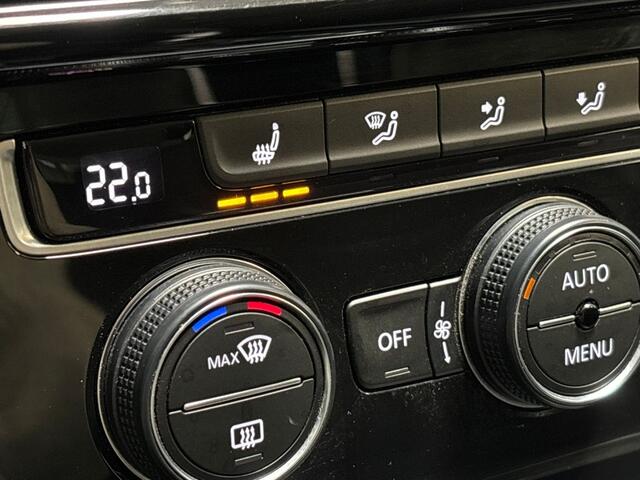 Volkswagen GOLF Variant 1.5 TSI Highline Automaat (APPLE CARPLAY, VIRTUAL DASHBOARD, GROOT NAVI, KEYLESS, CAMERA, ALCANTARA, SPORTSTOELEN, STOELVERWARMING, GETINT GLAS, ADAPTIVE CRUISE, NIEUWSTAAT)