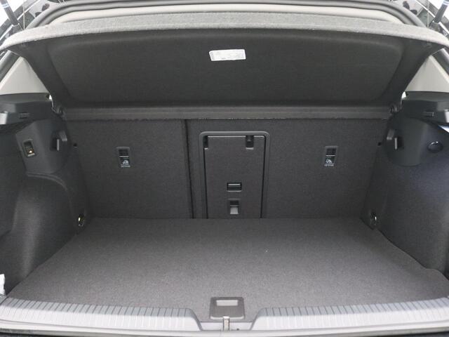 Volkswagen GOLF 1.5 eHybrid Life Edition 204PK DSG Trekhaak, Memorystoel, Ergo Active Stoelen, 17" LM Velgen, Keyless, Side Assist, Stoel-Stuurverwarming, Navi via Apple Carplay/Android Auto