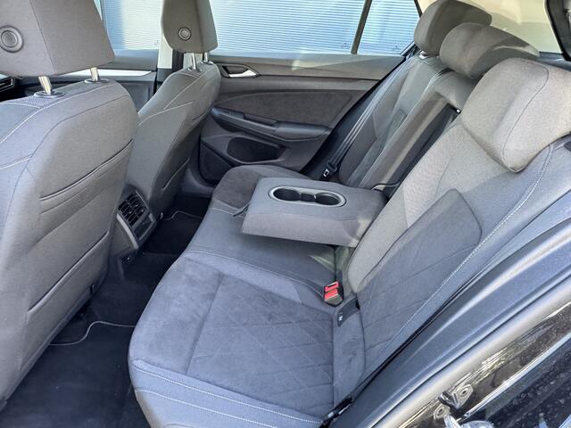 Volkswagen GOLF 1.0 TSI 110pk H6 Life Business Virtual Cockpit Massagestoel Navigatie Stoel- Stuurverwarming