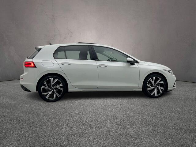 Volkswagen GOLF Life Business 1.0 eTSI 110pk DSG Automaat Panoramadak, Adaptive cruise control, Achteruitrijcamera, Navigatie, LED koplampen, Stoelverwarming