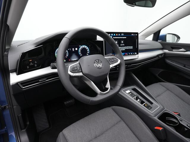 Volkswagen GOLF Life Edition 1.5 eHybrid 204 pk | Panoramadak | Stuur-/stoelverwarming | Achteruitrijcamera | Adaptive Cruise