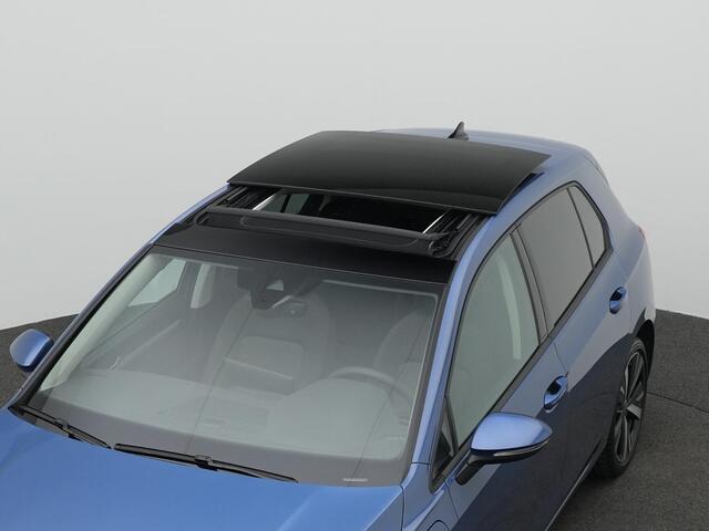 Volkswagen GOLF Life Edition 1.5 eHybrid 204 pk | Panoramadak | Stuur-/stoelverwarming | Achteruitrijcamera | Adaptive Cruise