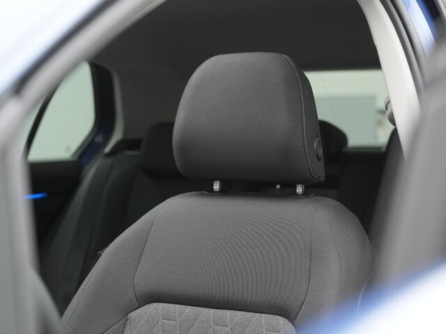 Volkswagen GOLF Life Edition 1.5 eHybrid 204 pk | Panoramadak | Stuur-/stoelverwarming | Achteruitrijcamera | Adaptive Cruise