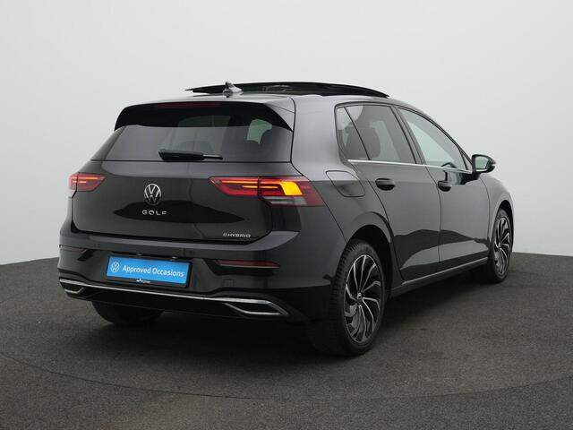 Volkswagen GOLF 1.4 eHybrid 204 pk Style | Panoramadak | Geheugen-/massagestoel | Achteruitrijcamera | Adaptive Cruise | Navigatie