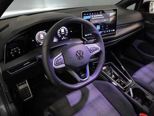 Volkswagen GOLF 1.5 eHybrid GTE 272PH PHEV | Panorama dak | Trekhaak | Head up display | Matrix koplampen |