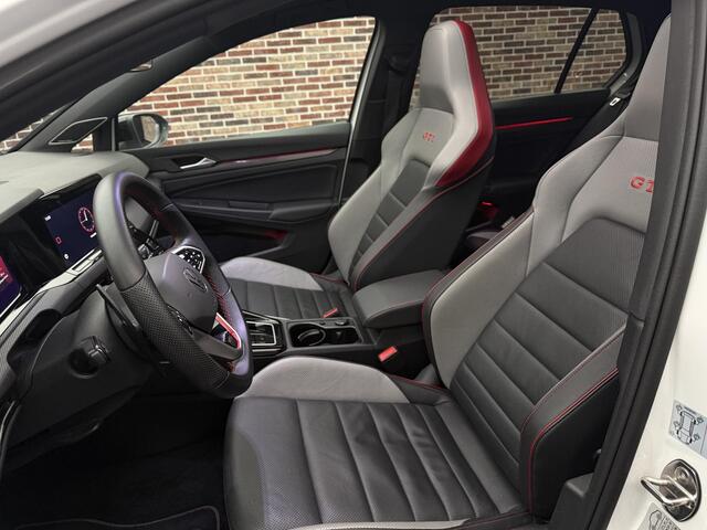 Volkswagen GOLF 2.0 TSI GTI Clubsport Akra H/M Headup Panoramadak IQ Leer